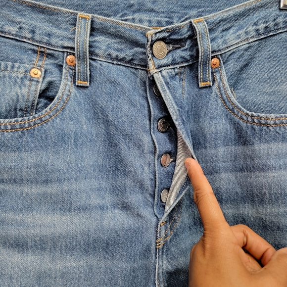 LEVI'S 501 WOMENS JEANS, DISTRESSED, SIZE 30W 28L - Picture 4 of 10